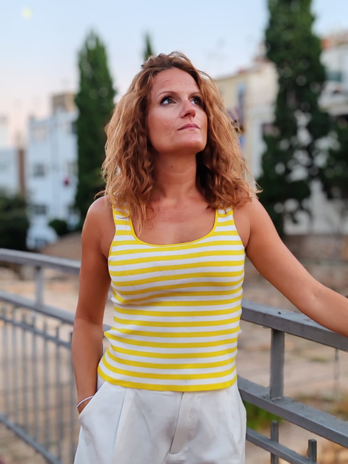 Natasha Cabrera Hughes, Health Coach en Nutrición Emocional, al aire libre